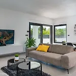 Nyaraló M By Interhome