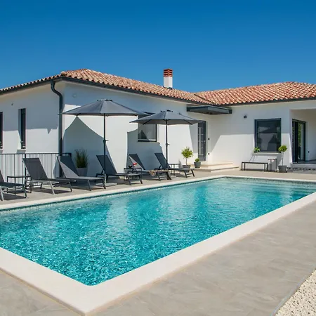 M By Interhome *